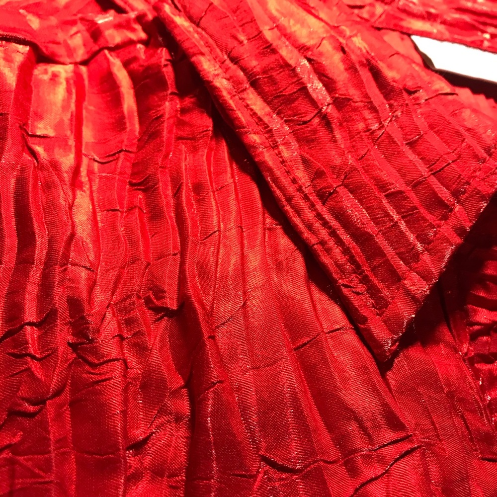 NWT Red Shimmer Crinkle Button Down Shirt - Picture 10 of 10